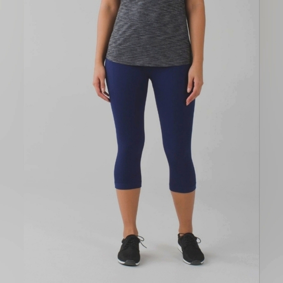 EUC Lululemon Flow & Go Crop Leggings in Hero Blue Size 4 - Picture 1 of 15
